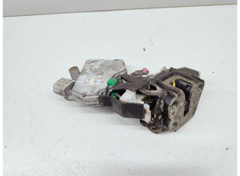 Замок двери задней правой к Nissan Maxima