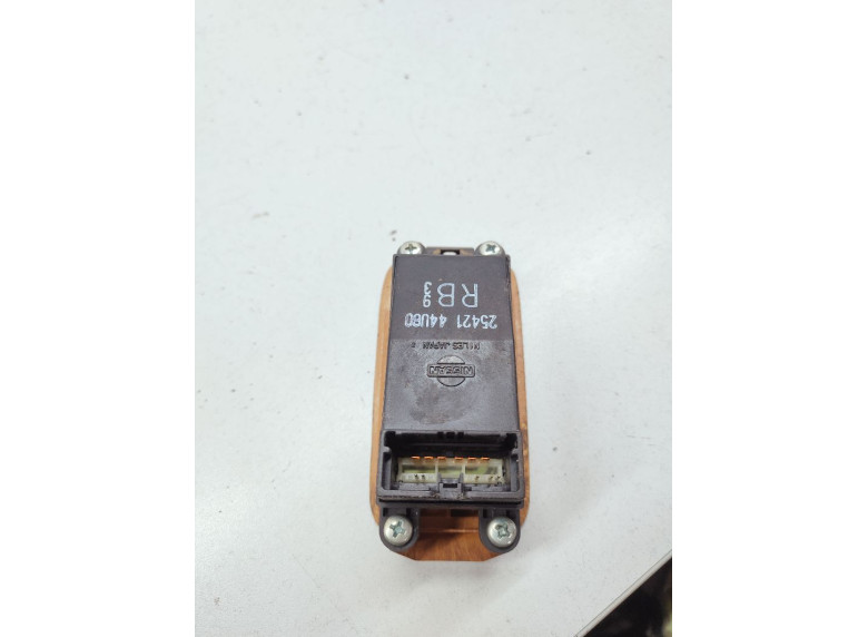 Кнопка стеклоподъемника заднего правого к Кнопка стеклоподъемника заднего правого к Nissan Maxima undefined г. Maxima