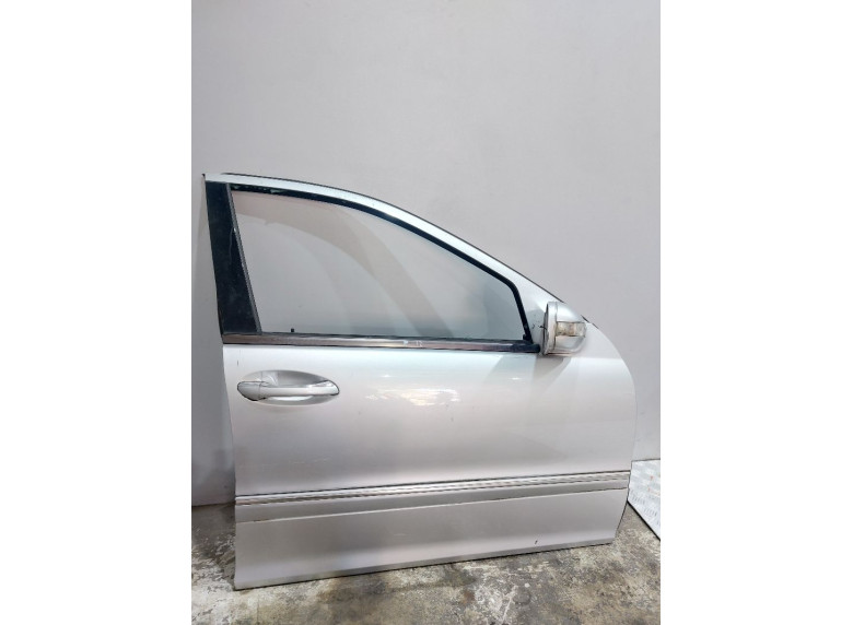 Замок двери передней правой к Mercedes C W203, 2002г.