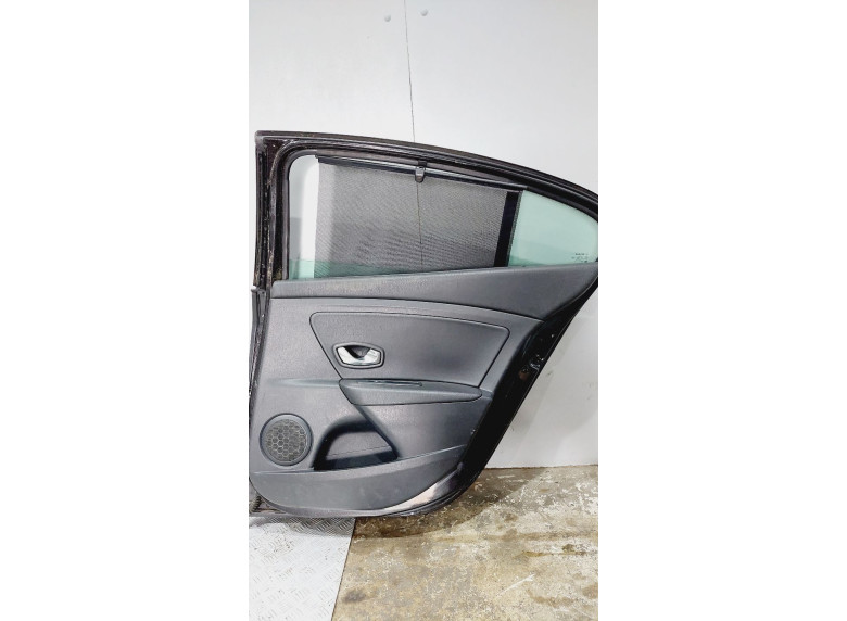 Обшивка двери задней правой (дверная карта) к Renault Fluence, 2010г.
