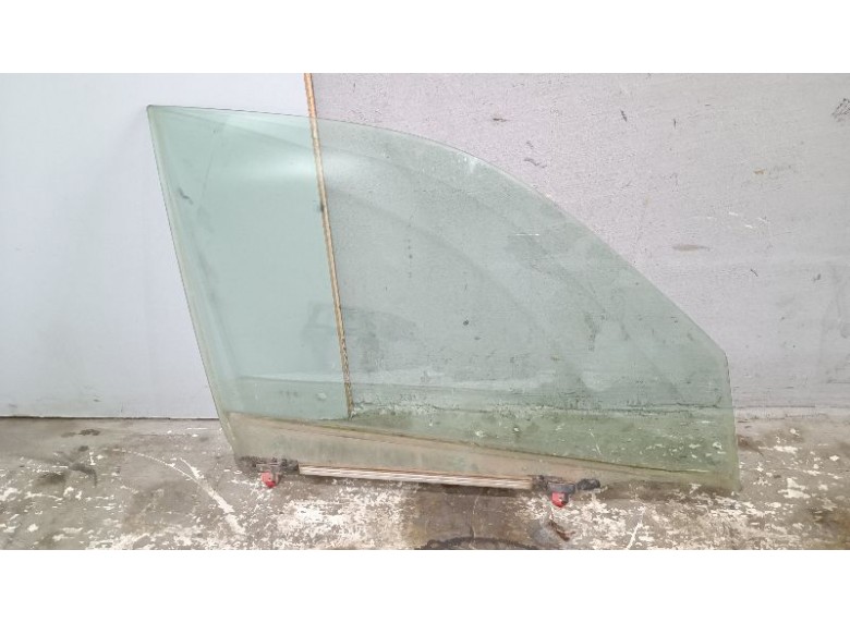 Стекло двери передней правой к Toyota RAV4