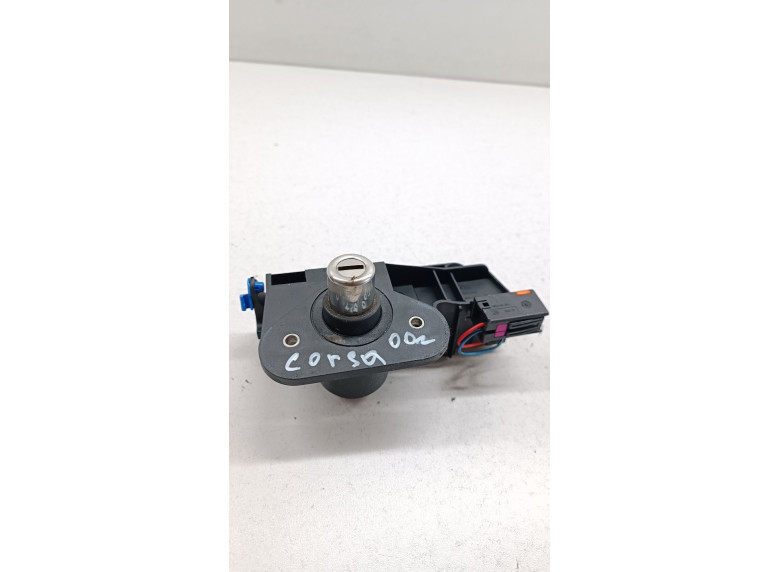 Кнопка открытия багажника к Opel Corsa, 2001г.