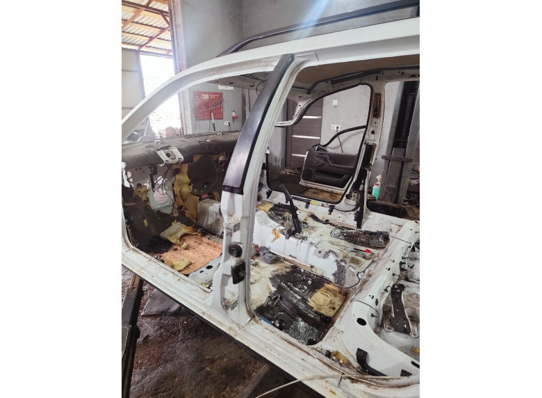 Стойка кузовная центральная левая к Volkswagen Passat, 1994г.