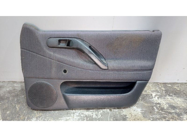 Обшивка двери передней правой (дверная карта) к Volkswagen Passat, 1995г.