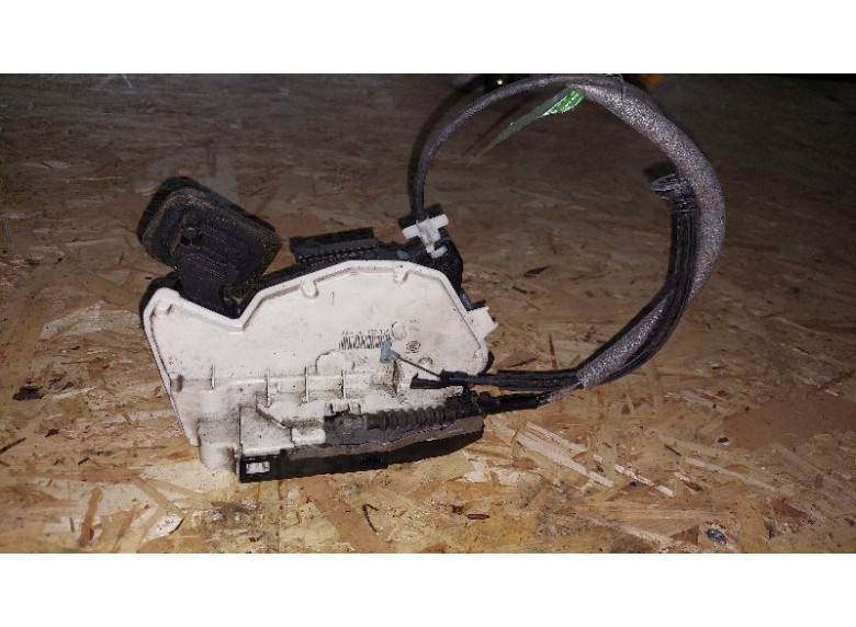 Замок двери задней правой к Skoda Yeti