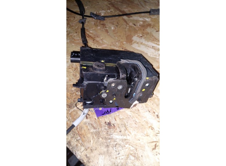 Замок двери задней правой к Peugeot 308