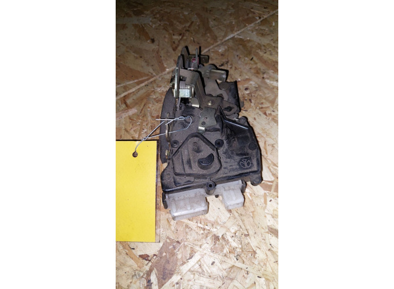 Замок двери задней левой к Peugeot 605, 1994г.