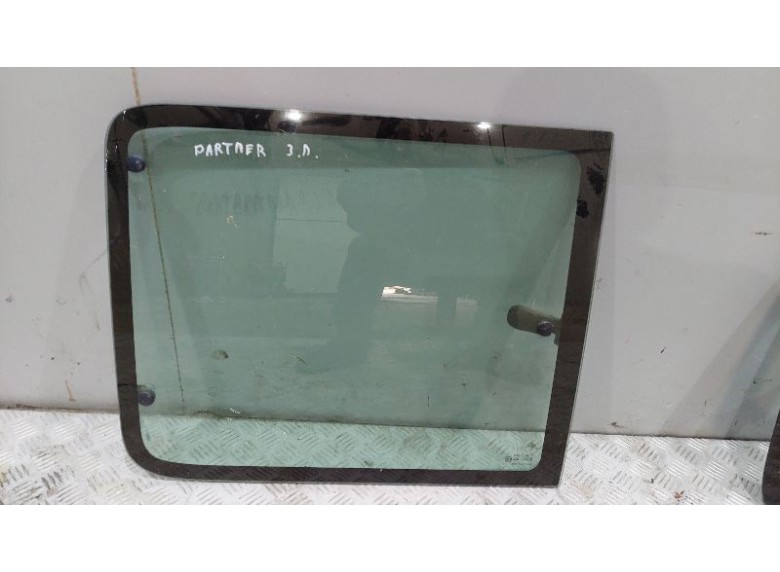 Стекло двери задней левой к Peugeot Partner