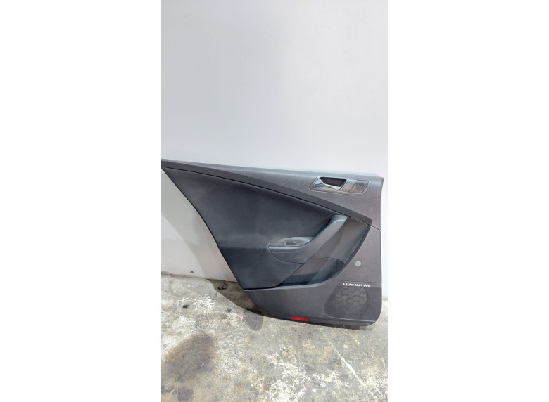 Обшивка двери задней левой (дверная карта) к Volkswagen Passat, 2006г.