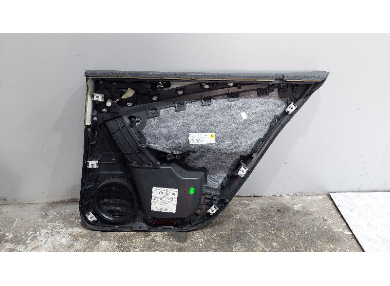 Обшивка двери задней левой (дверная карта) к Volkswagen Passat, 2006г.