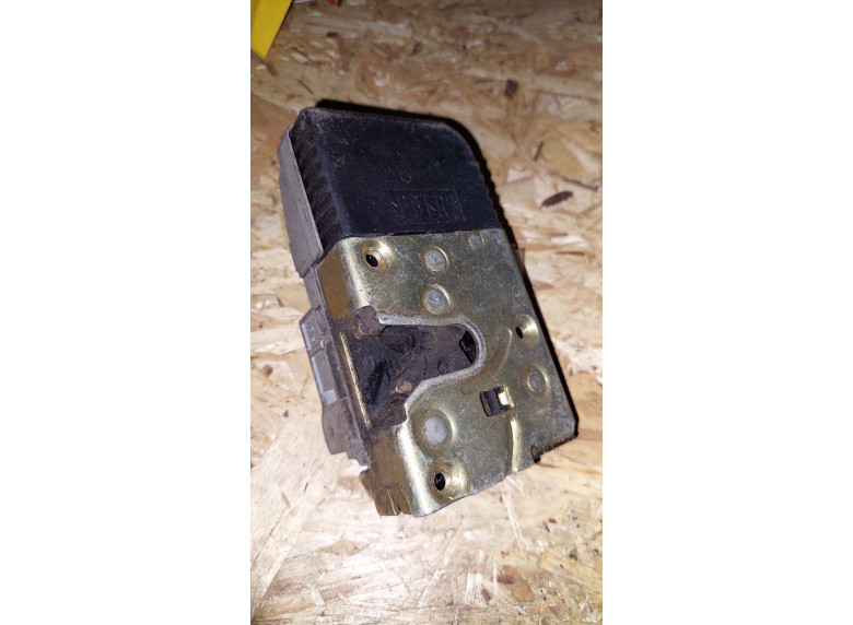 Замок двери передней правой к Citroen Evasion, 2000г.