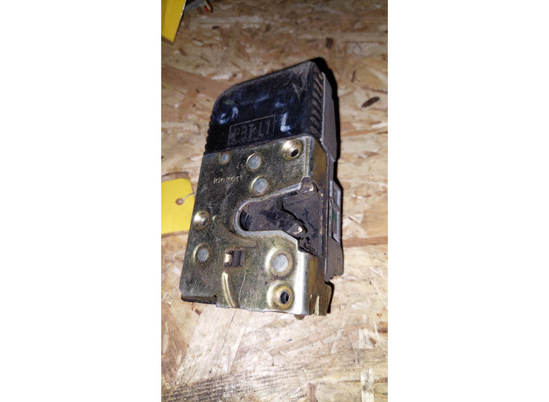 Замок двери передней правой к Citroen Evasion, 2000г.