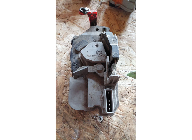 Замок двери задней правой к Citroen Xsara, 2001г.