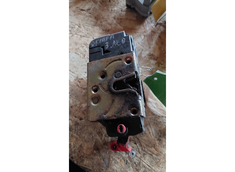 Замок двери задней правой к Citroen Xsara, 2001г.