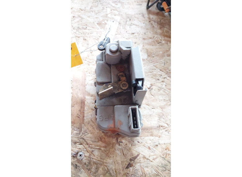 Замок двери задней левой к Citroen Xsara, 1998г.