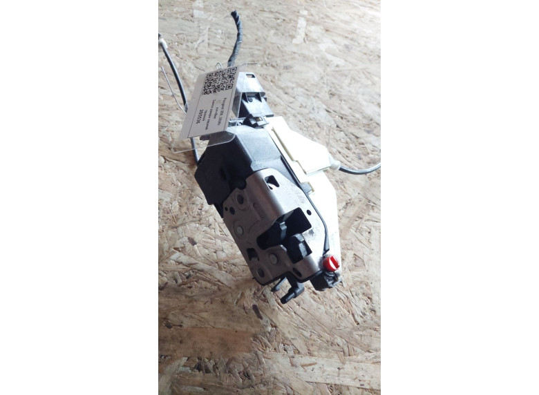 Замок двери задней правой к Peugeot 308, 2008г.