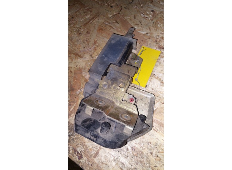 Замок двери задней правой к Замок двери задней правой к Peugeot 806 undefined г. 806