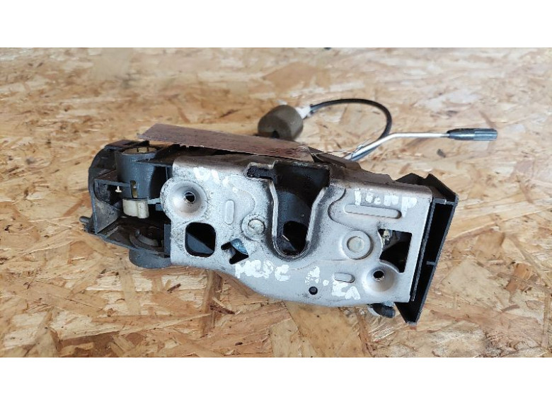 Замок двери передней правой к Mercedes A W168, 2000г.