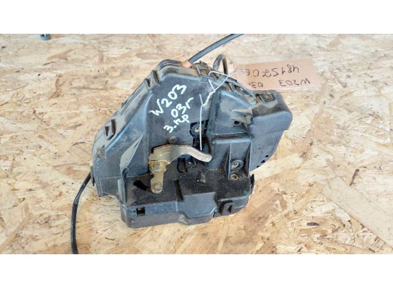 Замок двери задней правой к Mercedes C W203, 2002г.