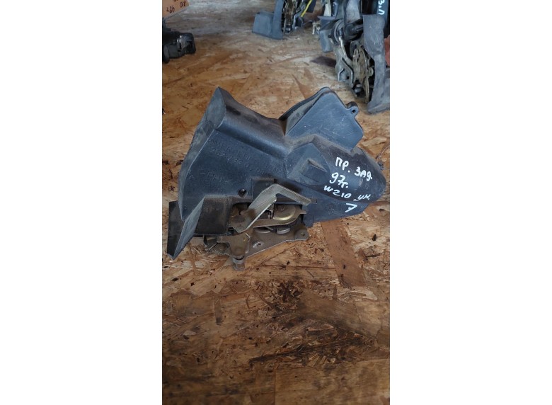 Замок двери задней правой к Mercedes E W210