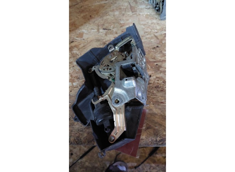 Замок двери задней правой к Замок двери задней правой к Mercedes EW210 undefined г. E W210