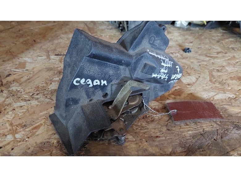 Замок двери задней правой к Mercedes E W210