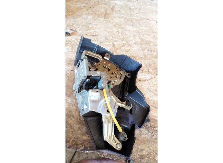 Замок двери задней левой к Mercedes E W210