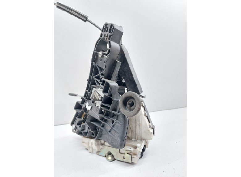 Замок двери задней правой к Mercedes A W169, 2006г.