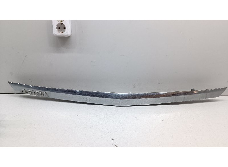 Накладка подсветки номера к Opel Astra, 2007г.