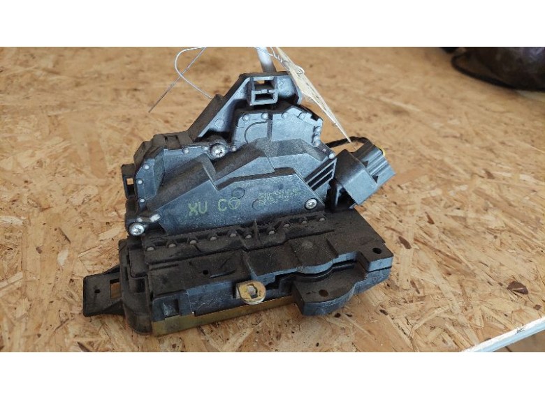 Замок двери задней правой к Ford Focus