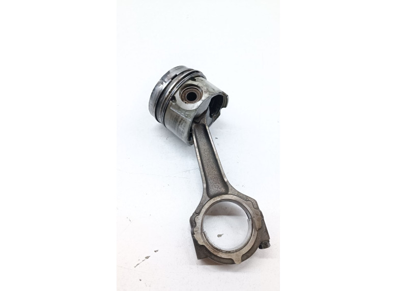 Поршень к Renault Scenic, 1998г.