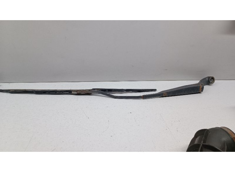 Щеткодержатель (поводок стеклоочистителя, дворник) к Lada Kalina