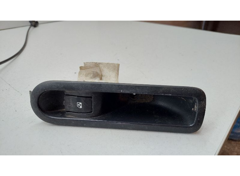 Кнопка стеклоподъемника заднего правого к Renault Scenic, 2006г.