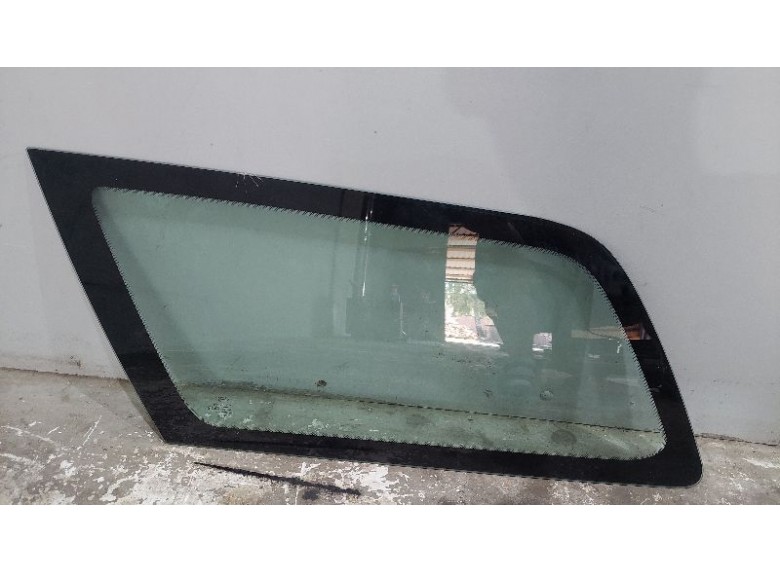 Стекло кузовное боковое левое к Ford Focus
