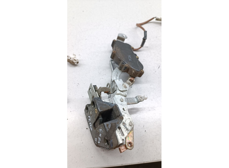 Замок двери передней правой к Suzuki Wagon R, 2000г.