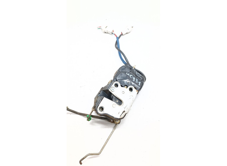 Замок двери передней левой к Suzuki Swift, 1998г.