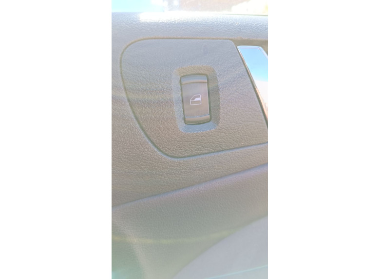 Кнопка стеклоподъемника переднего правого к Skoda Octavia