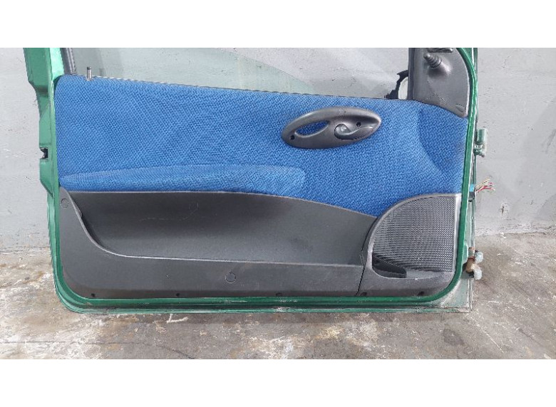 Обшивка двери передней левой (дверная карта) к Fiat Punto, 2001г.