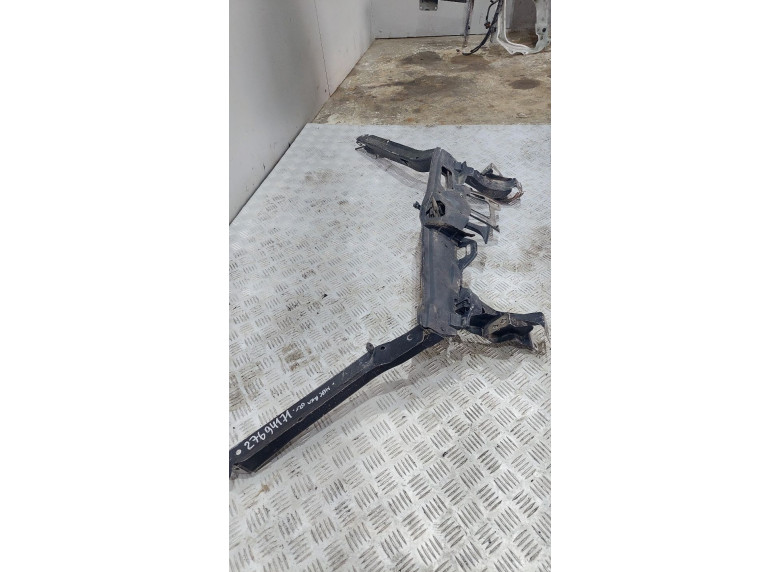 Рамка капота к Mercedes A W168, 2001г.
