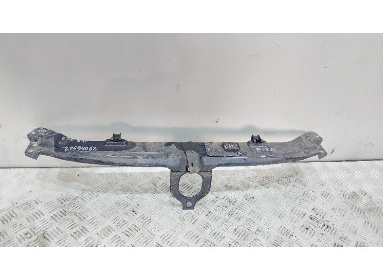 Рамка капота к Mercedes E W210, 2001г.