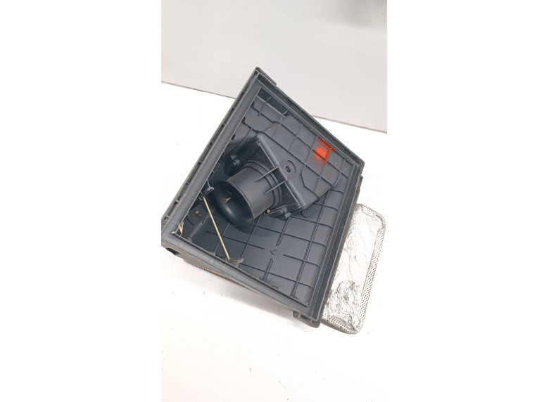 Корпус воздушного фильтра к Volkswagen Passat, 1998г.