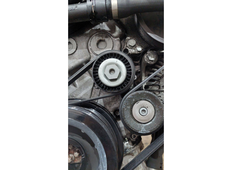 Натяжитель ремня генератора к BMW 5 E60/E61, 2004г.