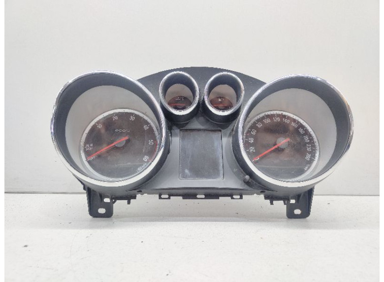 Щиток приборов (приборная панель) к Opel Astra, 2012г.