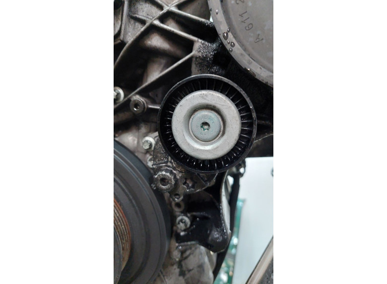 Натяжитель ремня генератора к Mercedes C W203, 2002г.