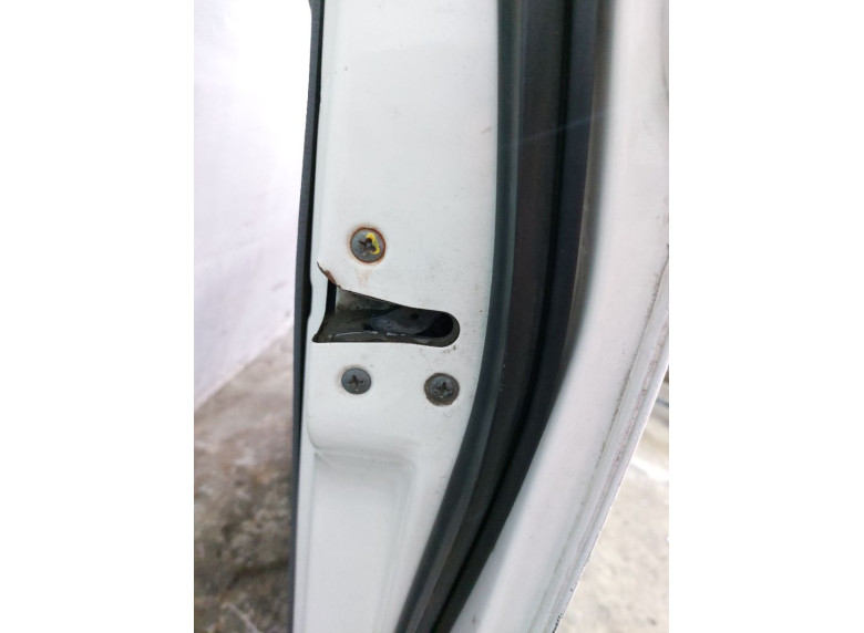 Замок двери передней правой к Nissan Serena, 1997г.