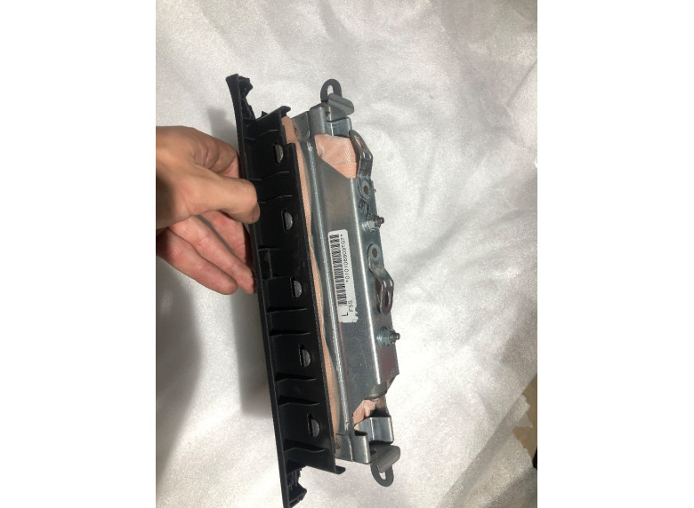 Подушка безопасности коленная к Toyota Yaris, 2007г.