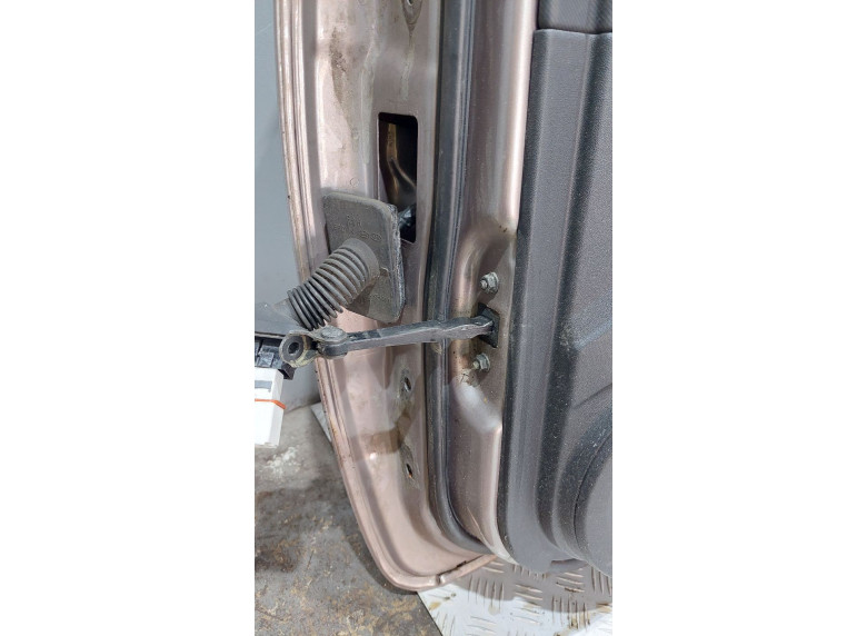 Ограничитель открывания двери передней к Kia Ceed, 2007г.