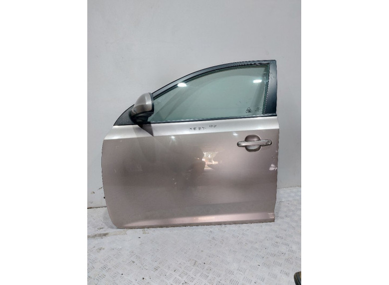 Стекло двери передней левой к Kia Ceed, 2007г.