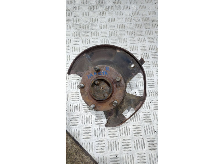 Ступица передняя правая к Nissan Vanette