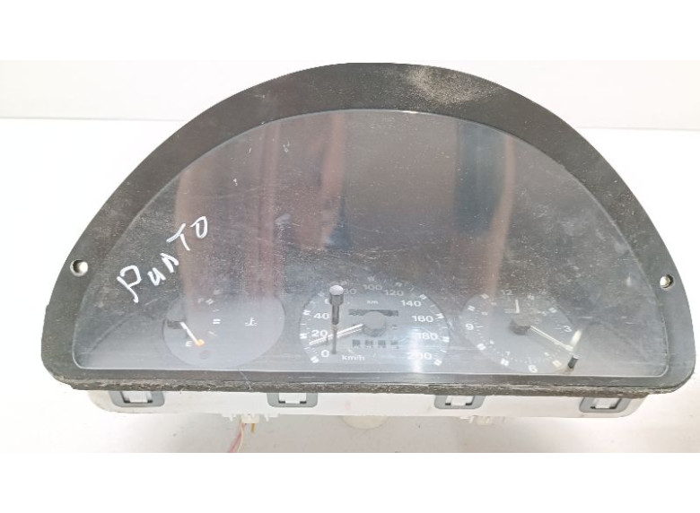 Щиток приборов (приборная панель) к Fiat Punto, 1996г.